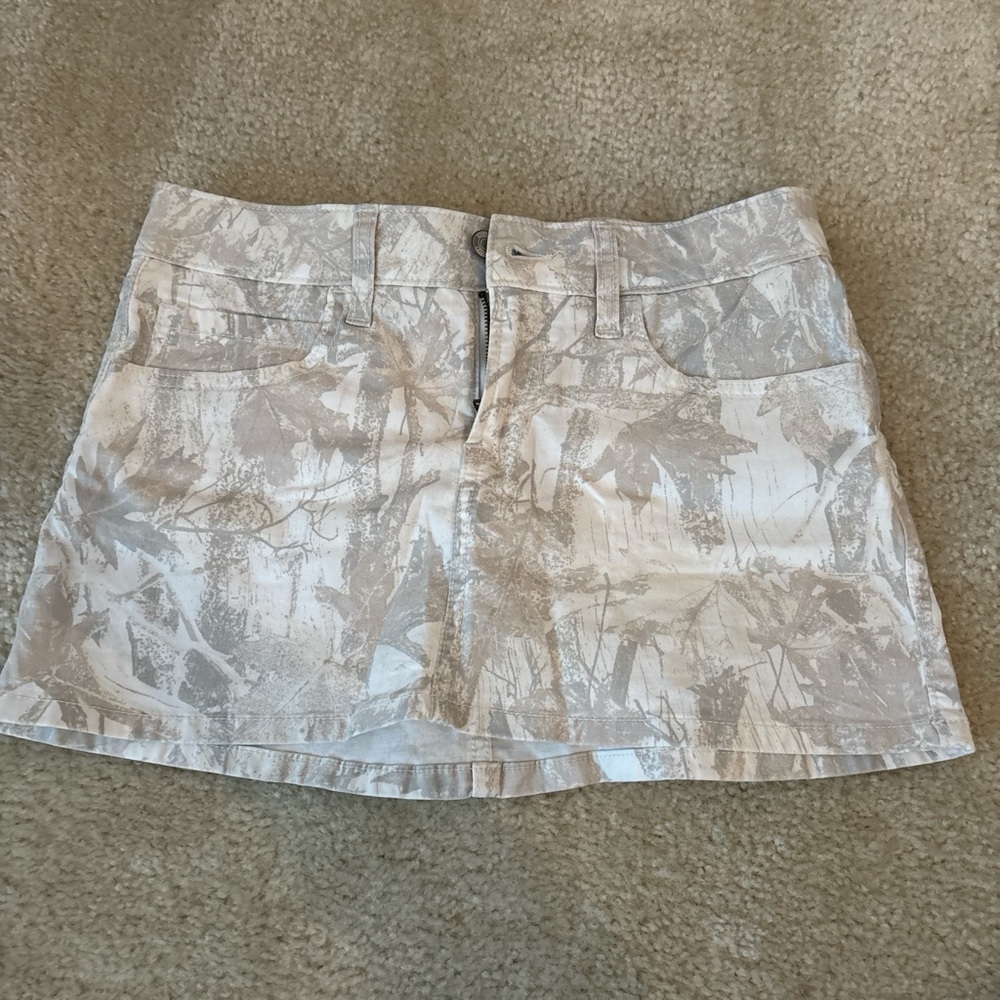 Hollister White and Gray Patterned Skirt